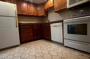 2851 S Palm Aire Dr, Pompano Beach, FL 33069 - Photo 5