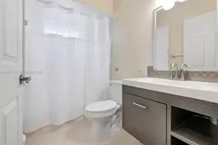 7833 NW 192nd St, Hialeah, FL 33015 - Photo 25