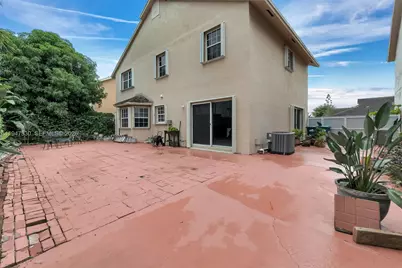 7833 NW 192nd St, Hialeah, FL 33015 - Photo 33