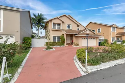 7833 NW 192nd St, Hialeah, FL 33015 - Photo 3