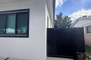 9500 SW 25th Dr, Miami, FL 33165 - Photo 9