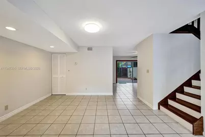 2990 Oaktree Ln #338, Hollywood, FL 33021 - Photo 7