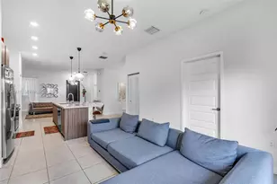 8015 NW 104th Ave, Doral, FL 33178 - Photo 15