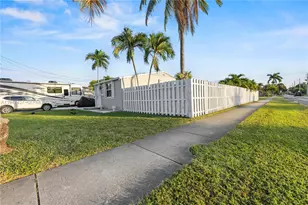 117 SW 6th St, Hallandale Beach, FL 33009 - Photo 25