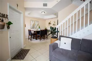 910 SW 143rd Ave, Pembroke Pines, FL 33027 - Photo 3