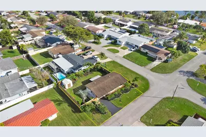 1541 NW 83rd Way, Pembroke Pines, FL 33024 - Photo 59