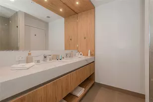 11 NE 6th St, Miami, FL 33132 - Photo 49