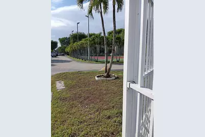 271 W Park Dr #1-7, Miami, FL 33172 - Photo 5