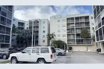 2821 N Miami Beach Blvd #4M, North Miami Beach, FL 33160 - Photo 3