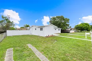 1011 NE 196th St, Miami, FL 33179 - Photo 23