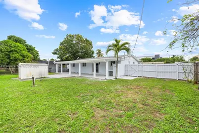 1011 NE 196th St, Miami, FL 33179 - Photo 25