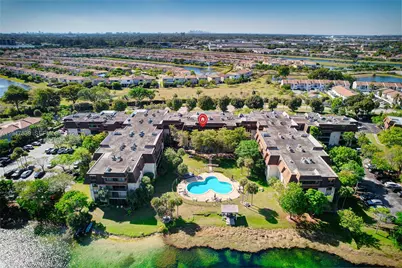 671 NE 195th St #329E, Miami, FL 33179 - Photo 1