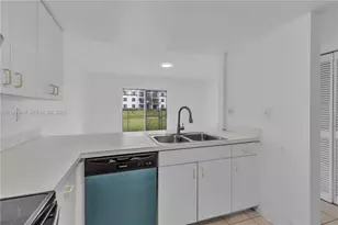 9193 Fontainebleau Blvd, Miami, FL 33172 - Photo 13