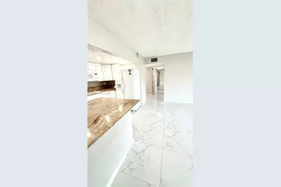 17600 NW 68th Ave #B2002, Hialeah, FL 33015 - Photo 5