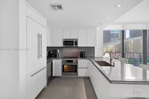 68 SE 6th St, Miami, FL 33131 - Photo 11