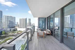 68 SE 6th St, Miami, FL 33131 - Photo 3