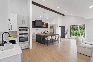 7190 Valencia Dr, Boca Raton, FL 33433 - Photo 9