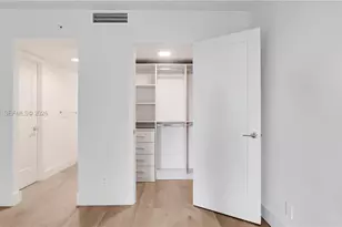 555 NE 34th St, Miami, FL 33137 - Photo 25