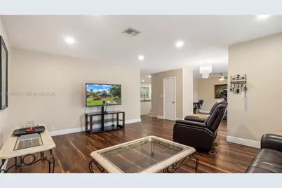 11071 SW 30th Ct, Davie, FL 33328 - Photo 3