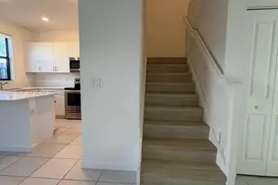 909 NE 211th St, Miami, FL 33179 - Photo 13