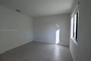 909 NE 211th St, Miami, FL 33179 - Photo 7