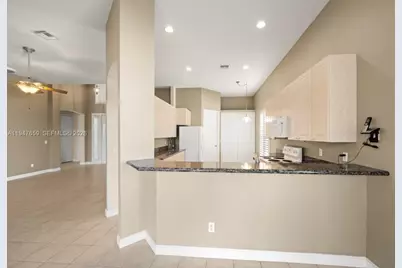 303 NW Somerset Cir, Port Saint Lucie, FL 34983 - Photo 15