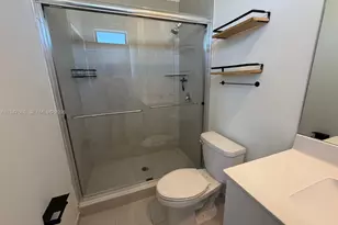 909 NE 211th St, Miami, FL 33179 - Photo 17