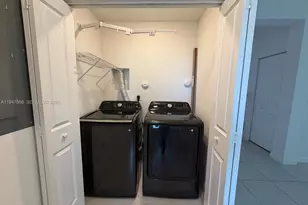 909 NE 211th St, Miami, FL 33179 - Photo 35