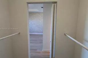 909 NE 211th St, Miami, FL 33179 - Photo 19