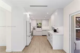 251 NE 44th St, Miami, FL 33137 - Photo 19