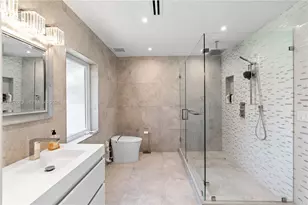 251 NE 44th St, Miami, FL 33137 - Photo 23