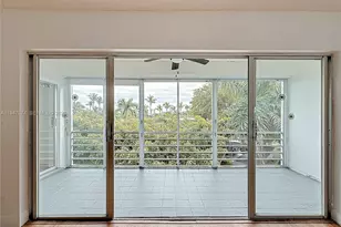 1000 NE 14th Ave, Hallandale Beach, FL 33009 - Photo 21