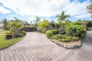 1532 NE 39th St, Oakland Park, FL 33334 - Photo 1