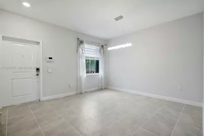 2747 SE 15th St, Homestead, FL 33035 - Photo 5