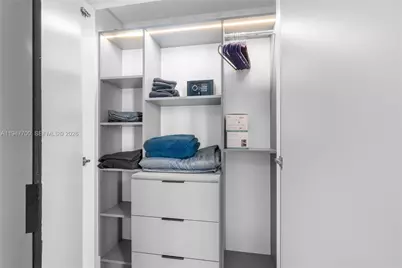 90 SW 3rd St #2204, Miami, FL 33130 - Photo 31