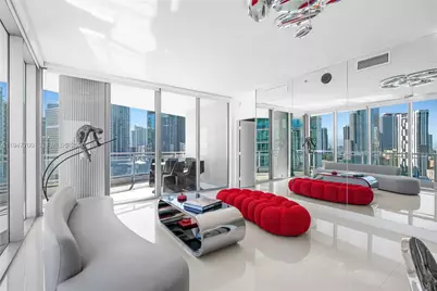 90 SW 3rd St #2204, Miami, FL 33130 - Photo 3