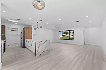 709 SW 4th Ct, Hallandale Beach, FL 33009 - Photo 13