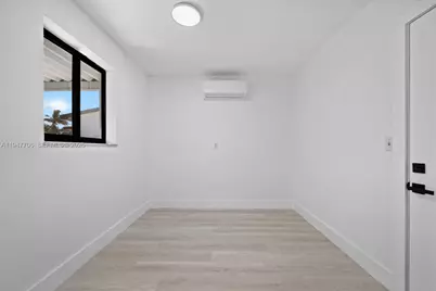 709 SW 4th Ct, Hallandale Beach, FL 33009 - Photo 21