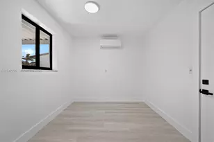 709 SW 4th Ct, Hallandale Beach, FL 33009 - Photo 21