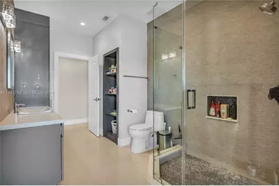 15560 NW 83rd Pl, Miami Lakes, FL 33016 - Photo 19