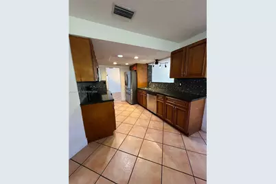 2104 N 14th Ct, Hollywood, FL 33020 - Photo 3
