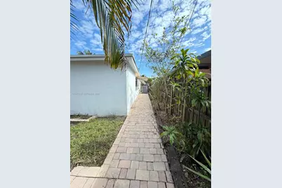 2104 N 14th Ct, Hollywood, FL 33020 - Photo 13