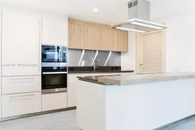 1000 Brickell Plz #3409, Miami, FL 33131 - Photo 9