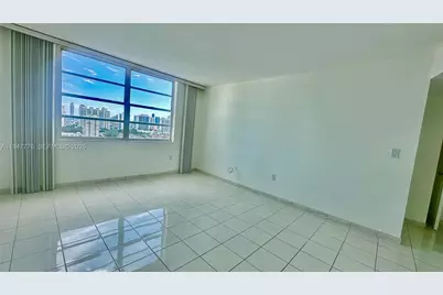 2750 NE 183rd St #2110, Aventura, FL 33160 - Photo 9