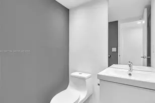 100 Bayview Dr, Sunny Isles Beach, FL 33160 - Photo 21