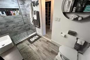 800 NE 195th St, Miami, FL 33179 - Photo 29