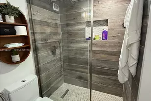 800 NE 195th St, Miami, FL 33179 - Photo 43