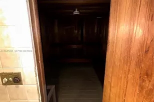 800 NE 195th St, Miami, FL 33179 - Photo 37