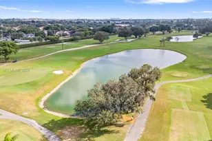 9500 N Hollybrook Lake Dr, Pembroke Pines, FL 33025 - Photo 25