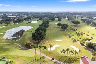 9500 N Hollybrook Lake Dr, Pembroke Pines, FL 33025 - Photo 27